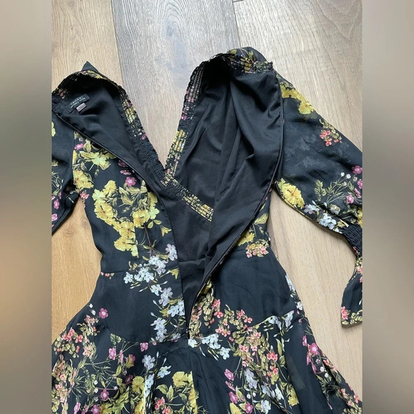 Tahari Faux Floral Dress Size 4 - Picture 9 of 11